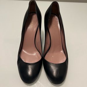 Gucci ladies black size 39.5 wedges